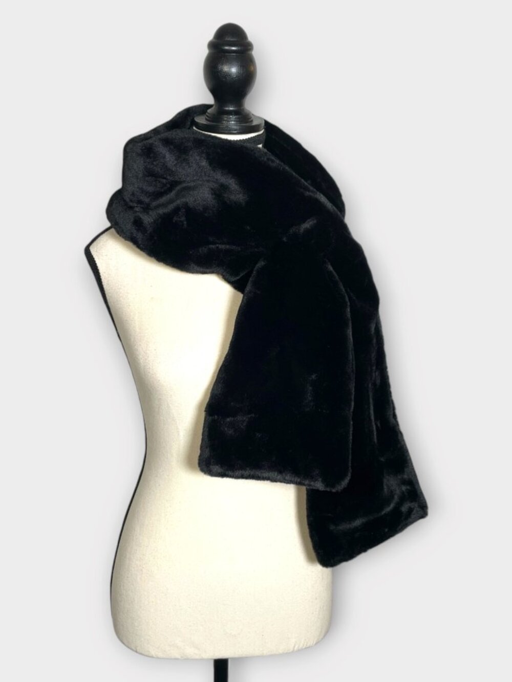 Sprigs Faux Fur Pull-Through Black Scarf with Zippered Pocket Winter NWT